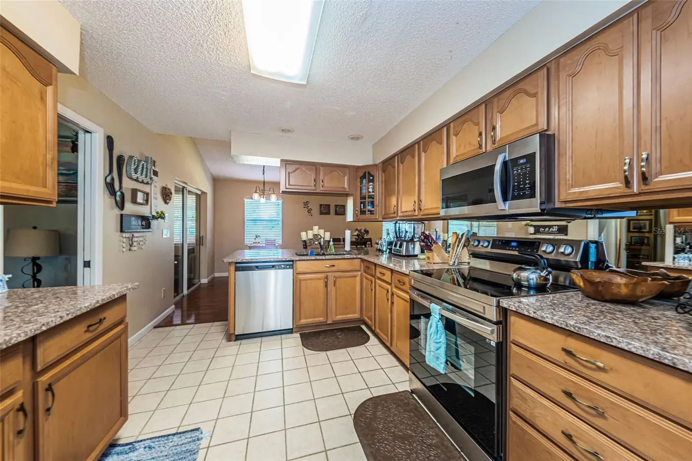 668 Glengary Ln, Palm Harbor: kitchen