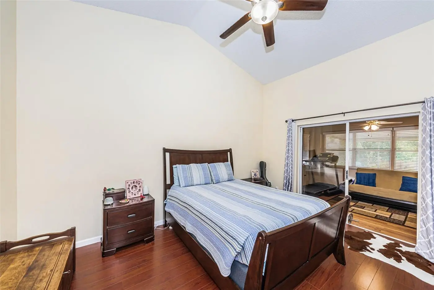 668 Glengary Ln, Palm Harbor: primary bedroom