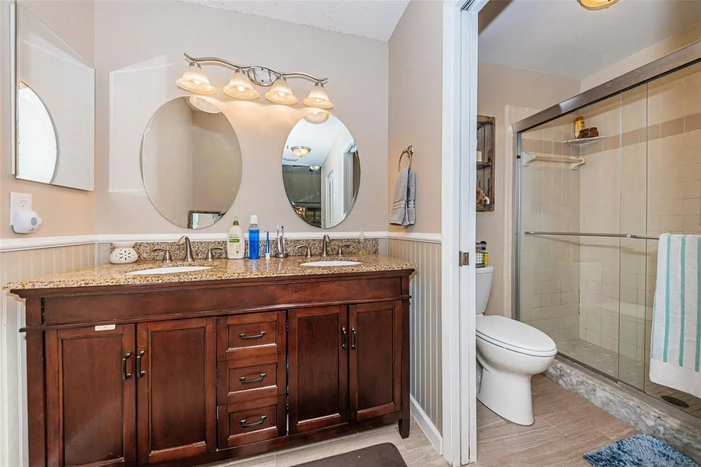 668 Glengary Ln, Palm Harbor: bathroom